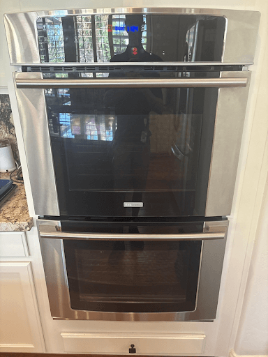 An Electrolux double oven in need of repair in Albuquerque. Call today to schedule Electrolux appliance repair with ACR.